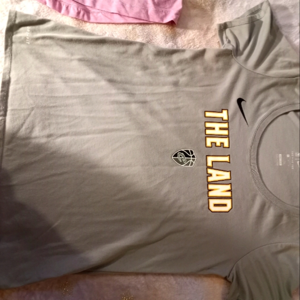 Nike Cleveland cavs t shirt.
